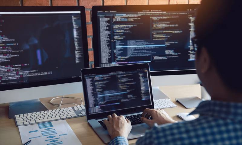 数据科学选型：R与Python如何赋能鹤峰县网站建设？